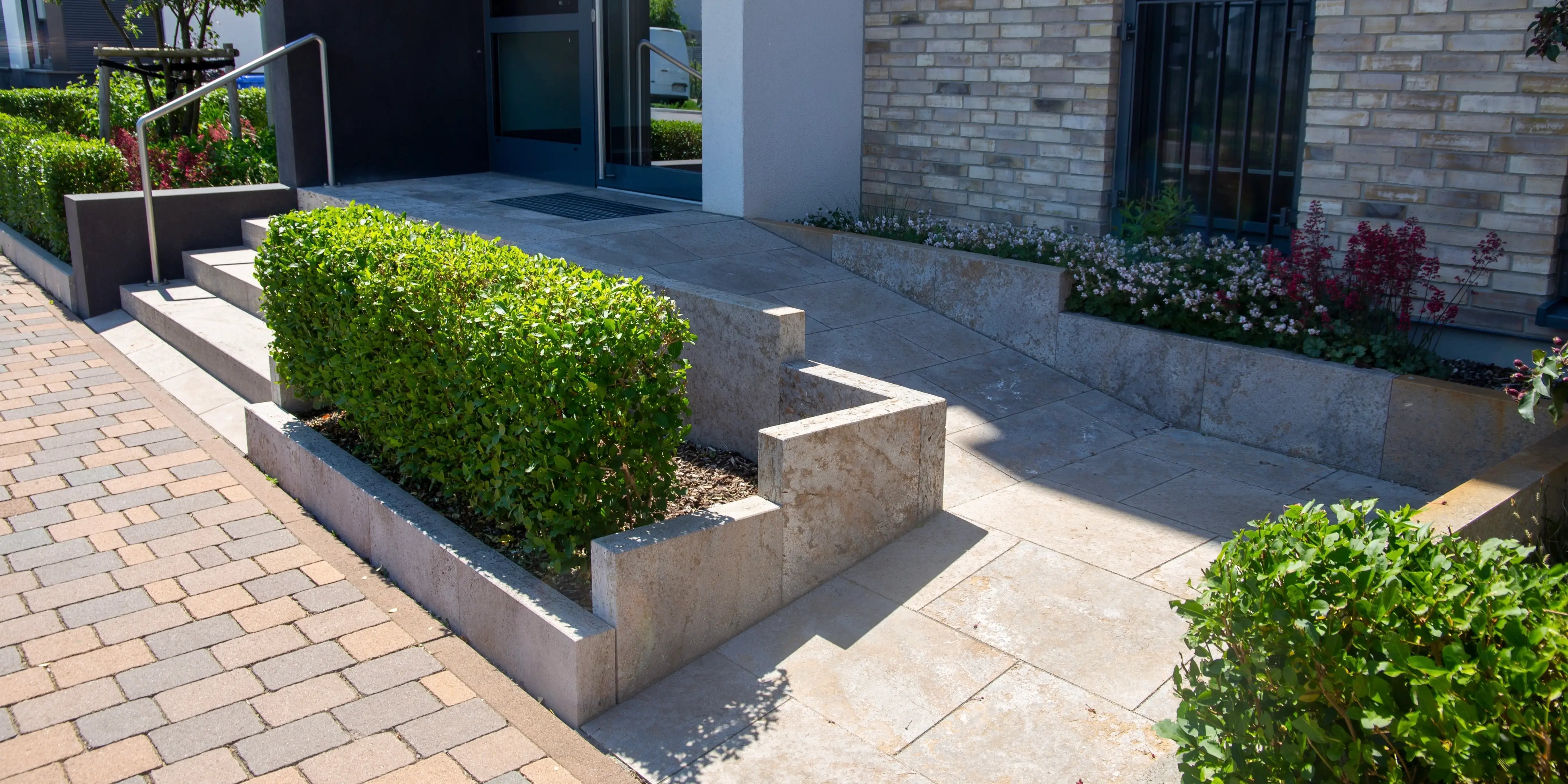 Casa con rampa y escaleras para facilitar el acceso y sea una vivienda adecuada para vivir