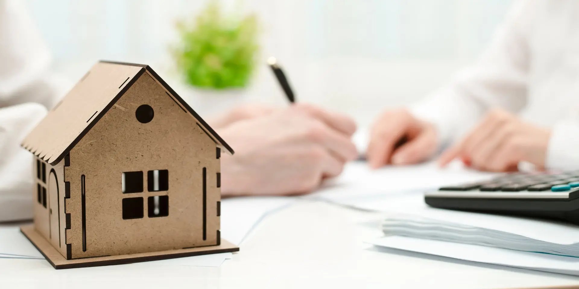 Los documentos que debes recibir sí o sí al comprar una casa