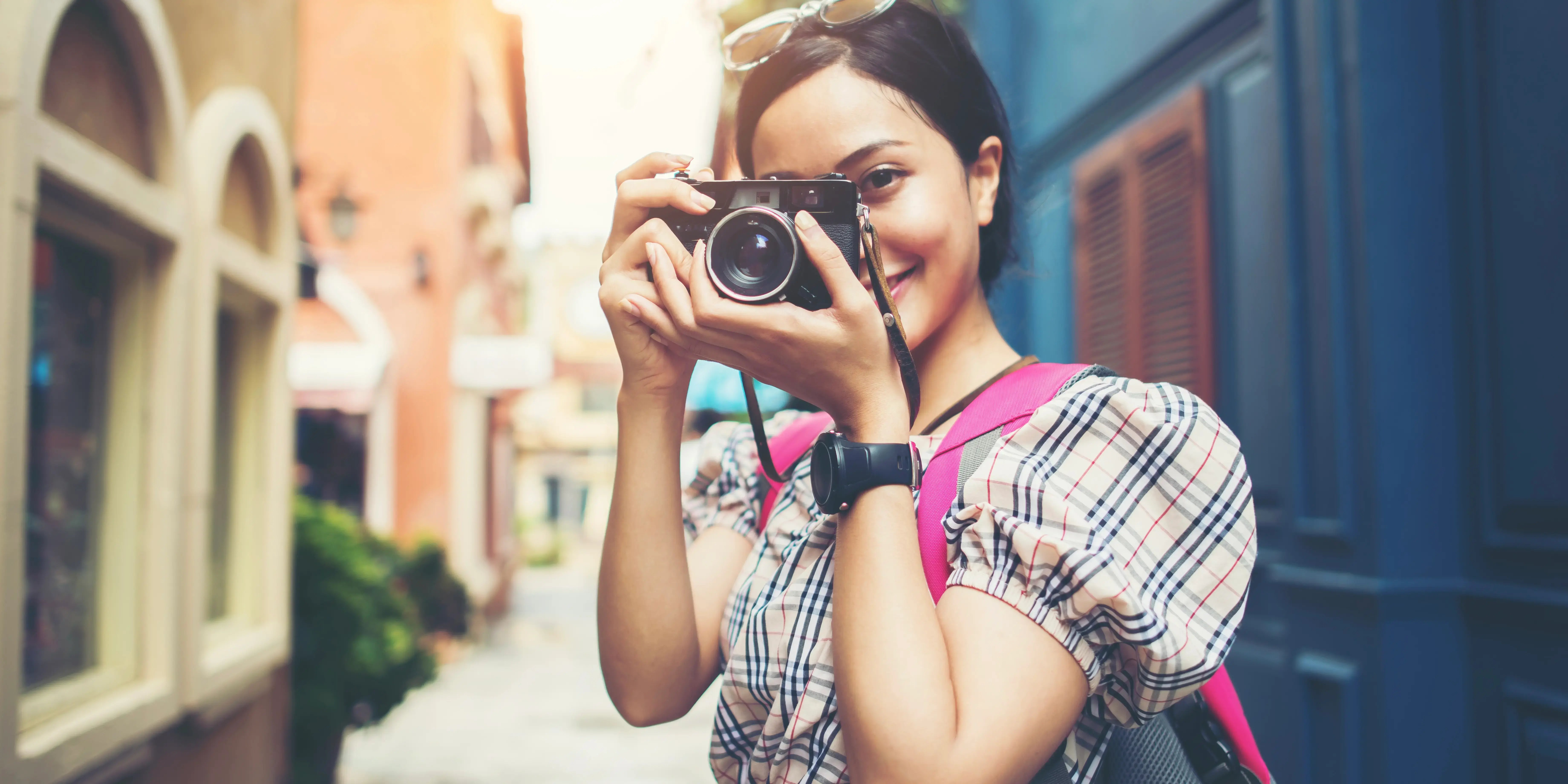 Mujer con cámara. Fotos de viajes