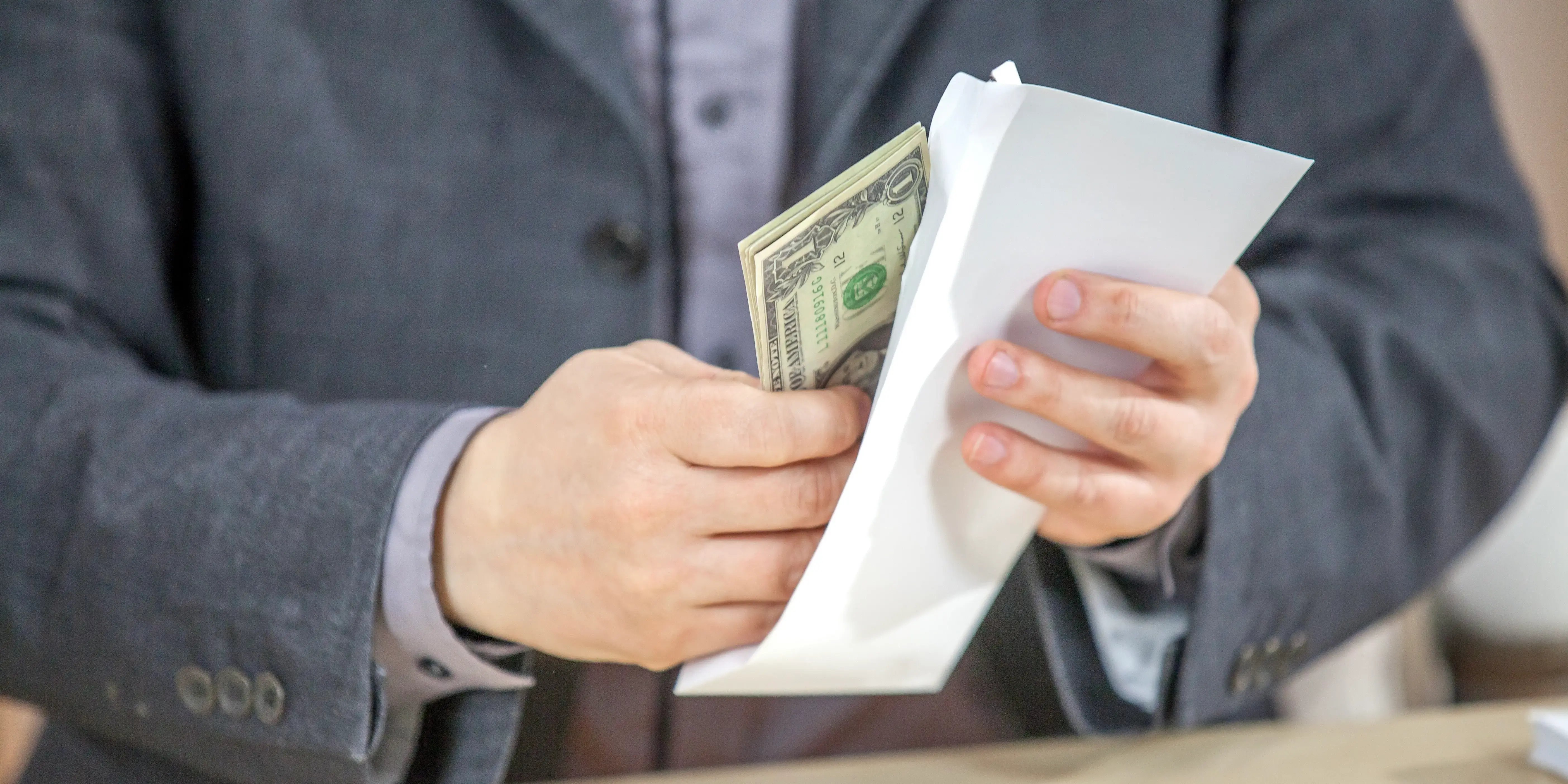Dinero en un sobre. puedo pedir crédito infonavit en efectivo